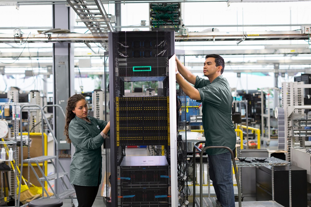 Hewlett Packard Enterprise v Česku staví nový výrobní závod na superpočítače
