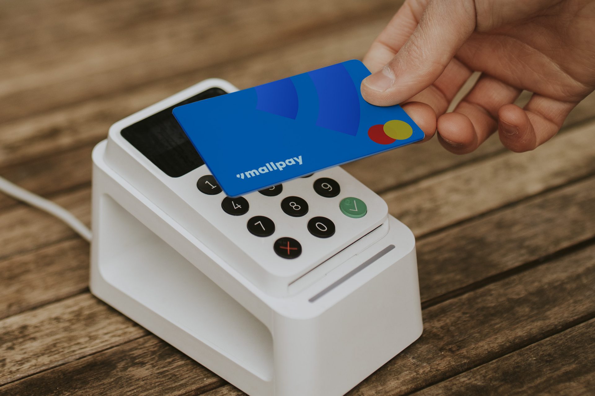 Mallpay zlevní do půlky prázdnin cestování, účet založíte z mobilu klidně přímo na benzínce
