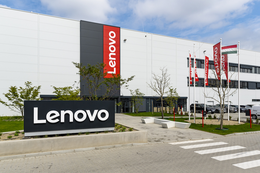 Lenovo oficiálně otevřelo první evropský interní výrobní závod v Ullo v Maďarsku