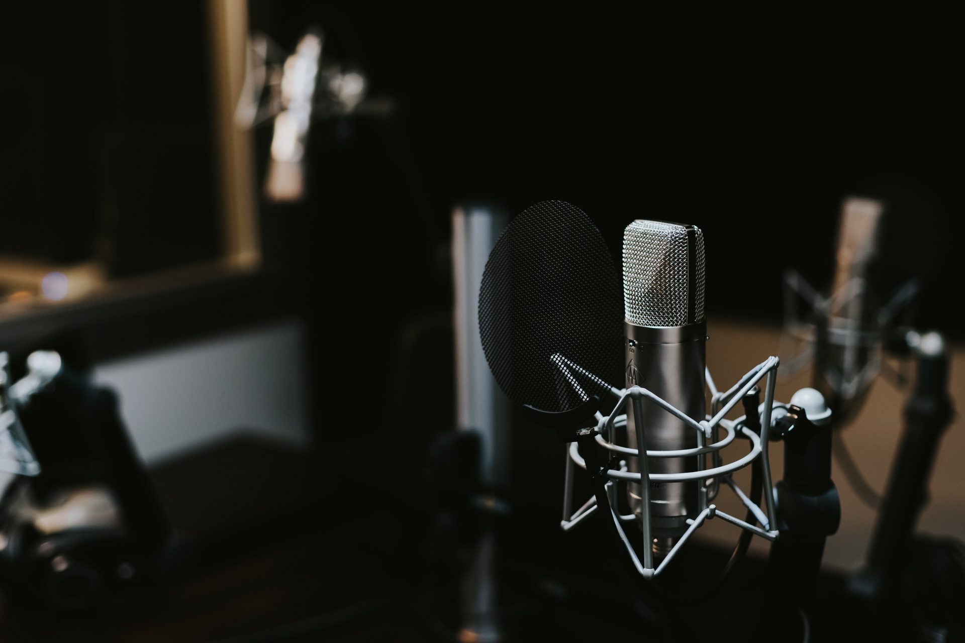 Čtvrtý roční ankety o nejlepší podcast zná své vítěze. Opět dominovala Vinohradská 12 a Opravdové zločiny