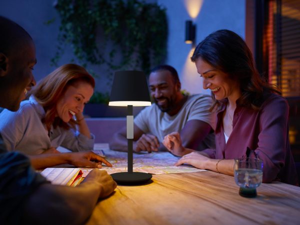Nová svítidla a příslušenství Philips Hue kombinují design, flexibilitu a jednoduché ovládání