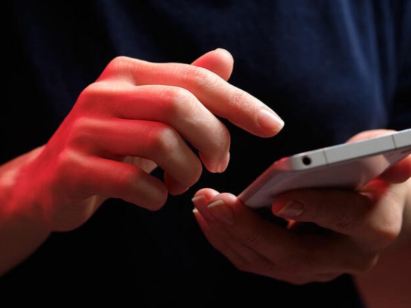 SMS a hovory jsou minulostí! Lidé přechází do messengerů a spotřeba dat letí vzhůru