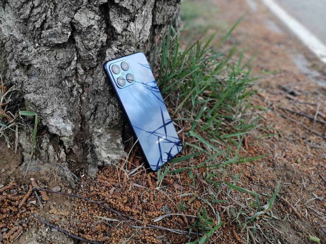 HONOR X8 se stává bestsellerem. Co se Čechům na horké novince v kategorii mobilních telefonů nejvíc zamlouvá?