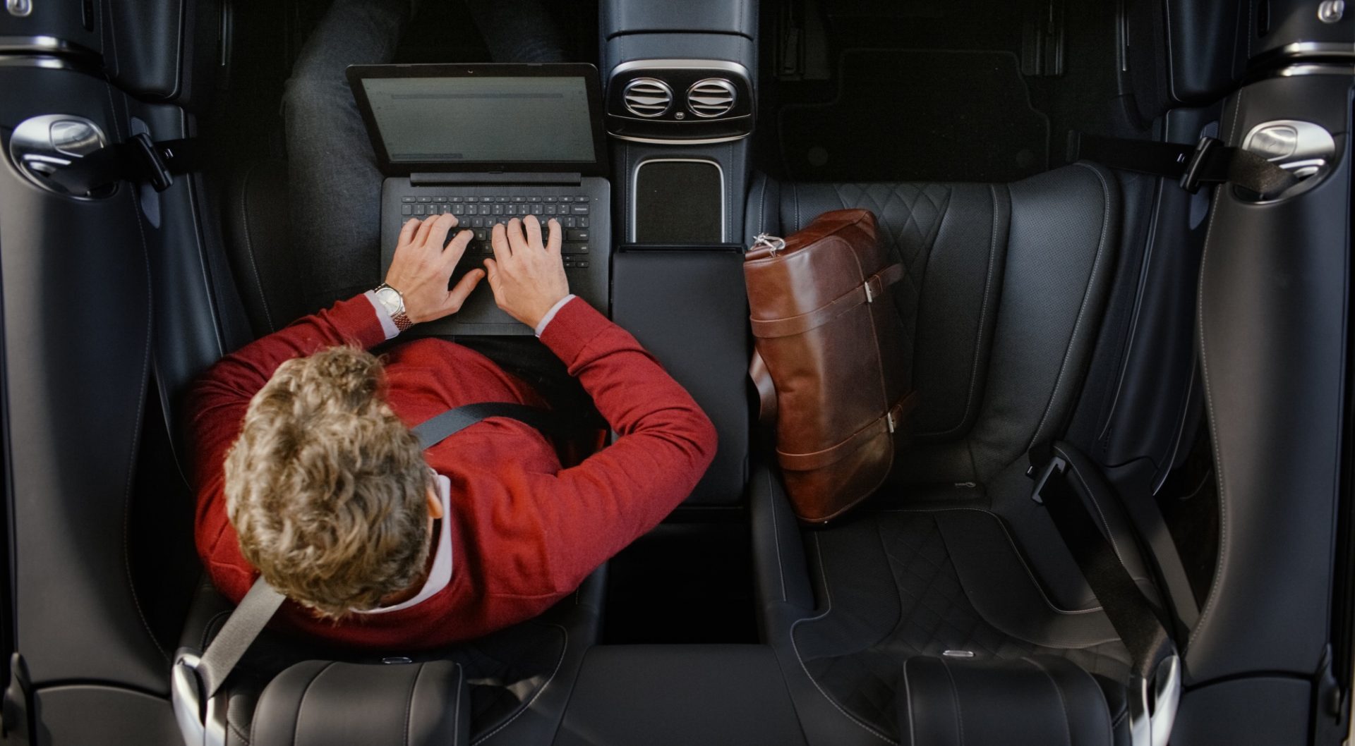 Uber uživatelům připomíná, jak chránit své bezpečí. Aplikace jim napoví, jak ověřit totožnost řidiče či sdílet průběh jízdy s přáteli