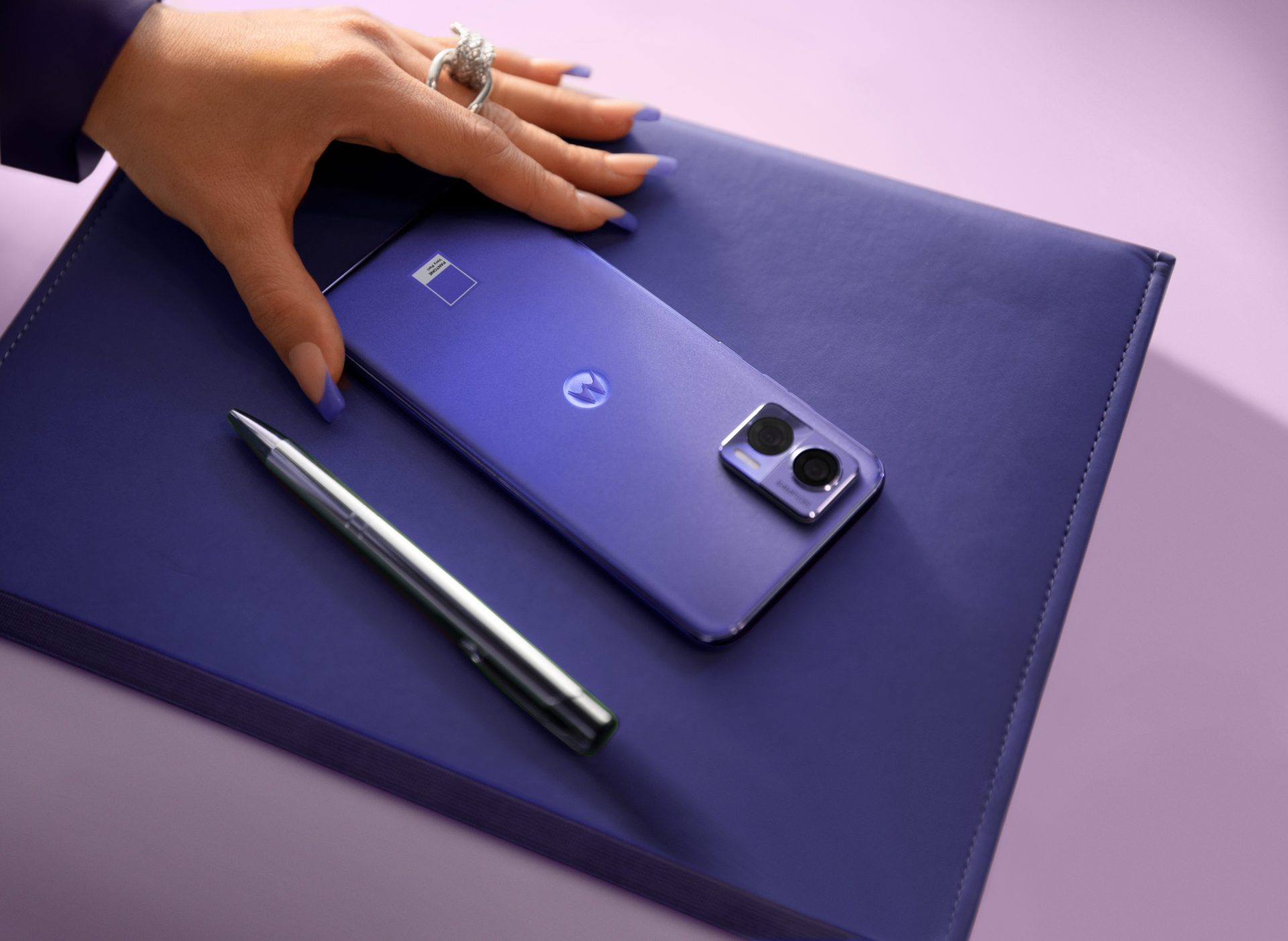 Motorola a Pantone oznamují dlouhodobé partnerství, které spojuje sílu technologií, barev a designu