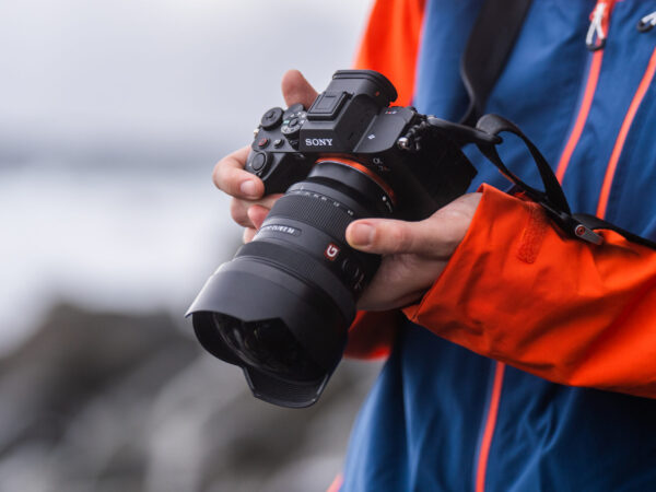 Nový fotoaparát Sony Alpha 7R V nabízí zážitek v podobě vysokého rozlišení a automatického ostření s využitím umělé inteligence