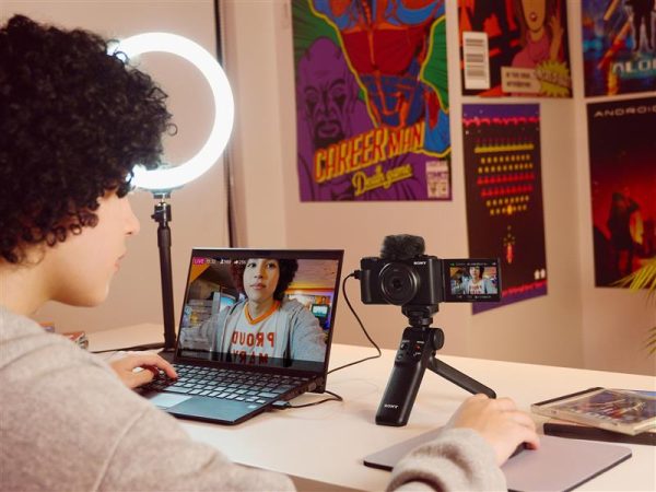 Společnost Sony rozšiřuje nabídku vlogovacích fotoaparátů o nový model ZV-1F, který podporuje kreativitu uživatelů