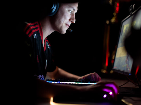 Češi mají esportovce za nezdravé a líné asociály, jako vzor by je svým dětem nedávali. Realita vás ale překvapí!