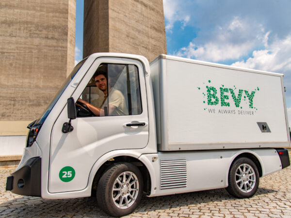 Dynamické plánování tras, udržitelnost a elektromobilita. Přepravní společnost Bevy.city získává investici 1 milion eur