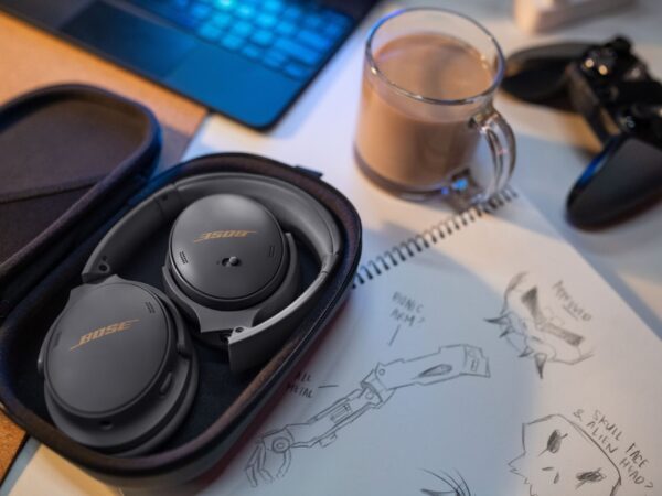 Jen 100 kusů pro ČR: Limitovaná edice sluchátek Bose QuietComfort 45 v matně šedé Eclipse Gray se zlatým logem