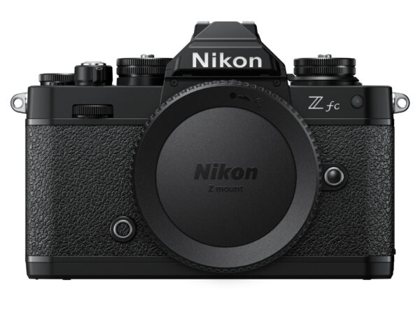 NIKON ROZŠIŘUJE NABÍDKU MIRRORLESS PRODUKTŮ O NOVOU VARIANTU IKONICKÉHO FOTOAPARÁTU A OBJEKTIVU