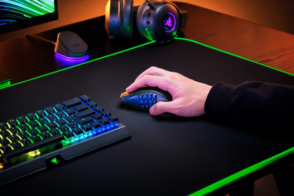 KRÁL MMO JE ZPĚT A LEPŠÍ NEŽ KDY DŘÍV: SPOLEČNOST RAZER UVÁDÍ NA TRH NOVÝ MODEL RAZER NAGA V2 PRO