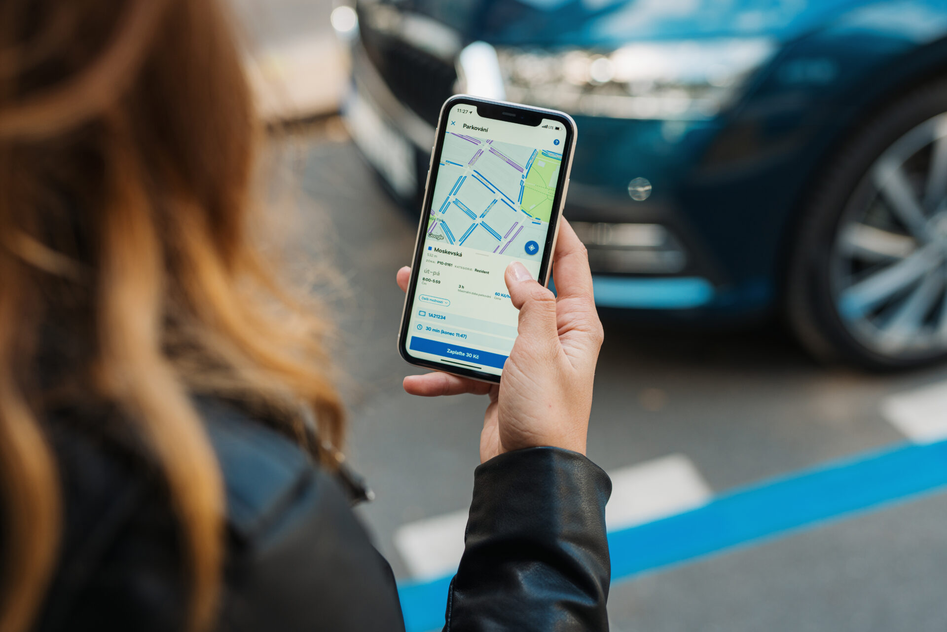 ZA TŘI ROKY SE V PRAZE ZDVOJNÁSOBIL POČET ŘIDIČŮ, KTEŘÍ ZA PARKOVÁNÍ PLATÍ ONLINE. Z AUTOMATŮ SE STÁVAJÍ INFOBOXY