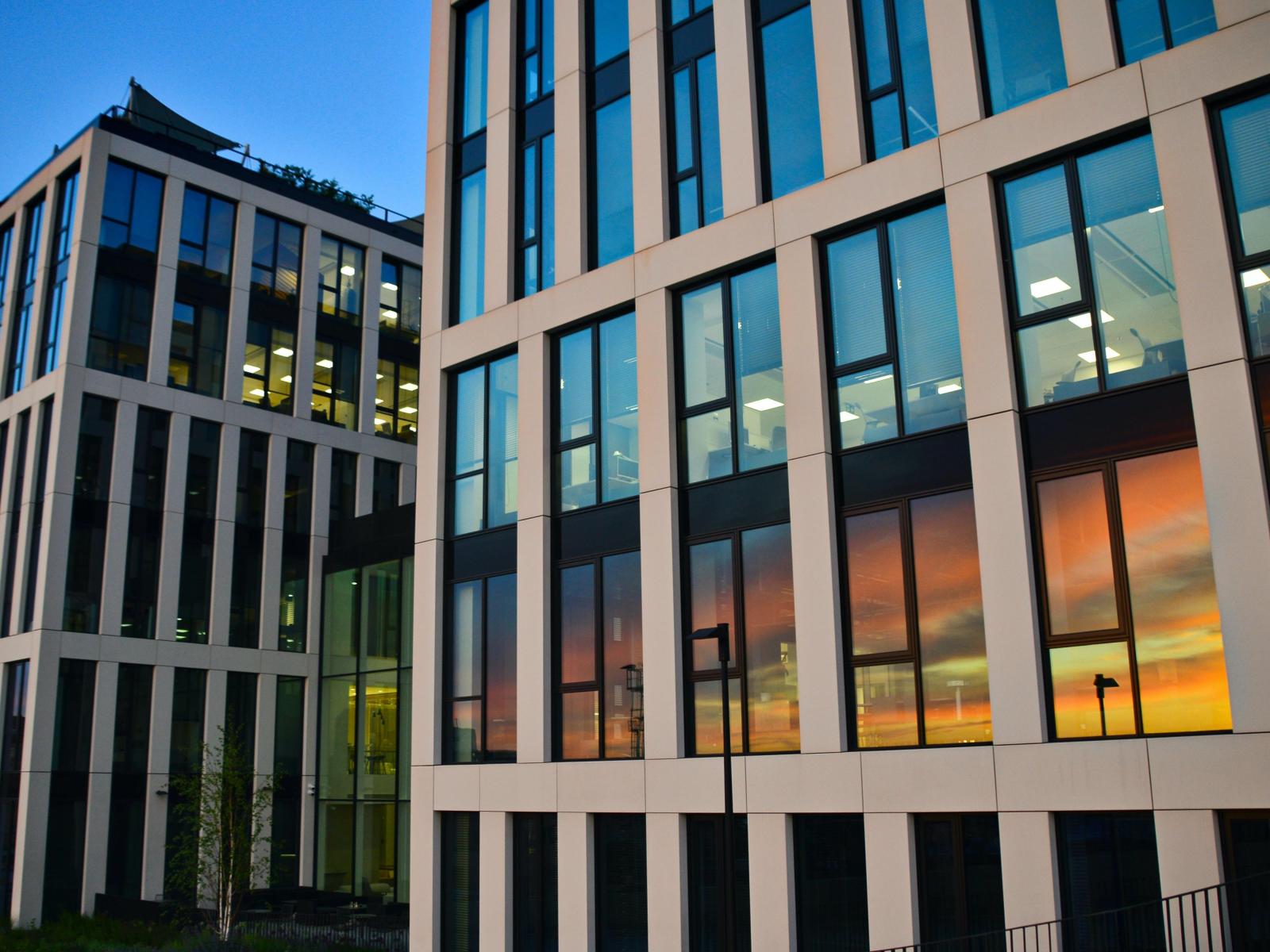 Růst kancelářského trhu v Praze zpomalil, neobsazenost i navzdory předpokladům klesá