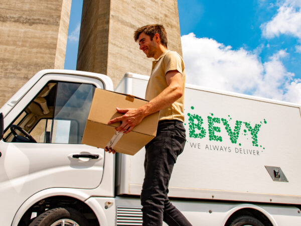 Sdílené doručování je budoucností logistiky, podle startupu Bevy.city dokáže firmám ušetřit 25–30 % nákladů na dopravu