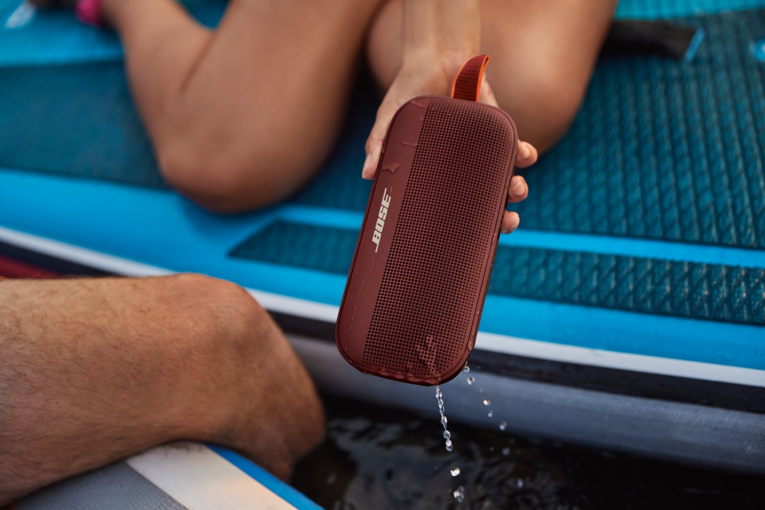 Limitovaná edice nejlepšího reproduktoru nejen k vodě: Bose SoundLink Flex Carmine Red