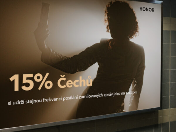 Valentýnský průzkum HONOR: Až třetina schůzek Čechům nevyjde kvůli vybitému mobilu