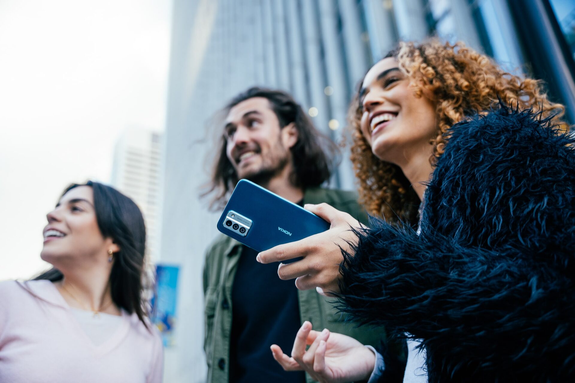 Společnost HMD Global představuje první chytrý telefon Nokia se snadnou opravitelností a oznamuje záměr vyrábět mobilní telefony v Evropě