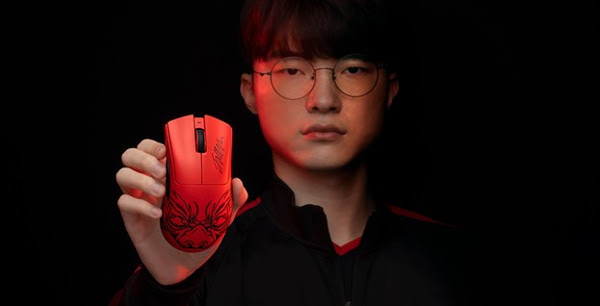 Společnost Razer vítá myši Deathadder v3 Pro Faker Edition a Deathadder v3 v řadě kultovních myší