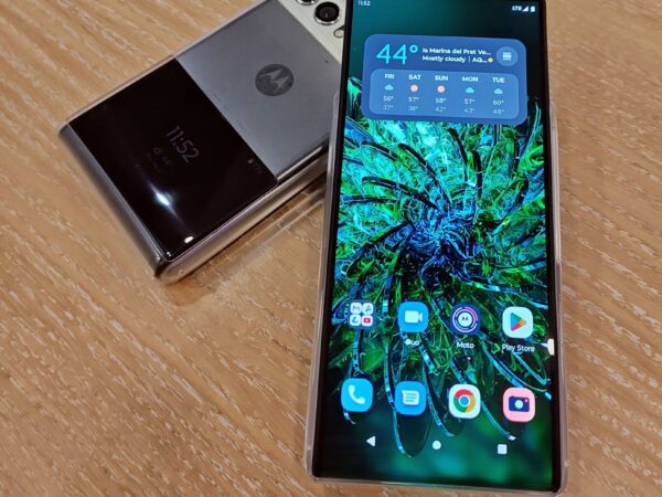 Představení konceptu rolovatelného smartphonu motorola