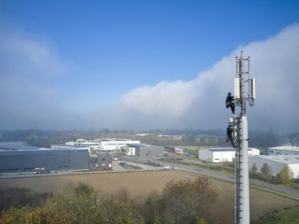Desetinu lokalit Vantage Towers v Česku bude napájet solární energie. Ve spolupráci s Vodafonem vznikl jedinečný zelený projekt