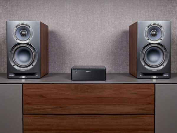 Bose & Elac: Designový set pro špičkové ozvučení, propojení všech zdrojů hudby a rozvedení zvuku i z vinylů po celém domě