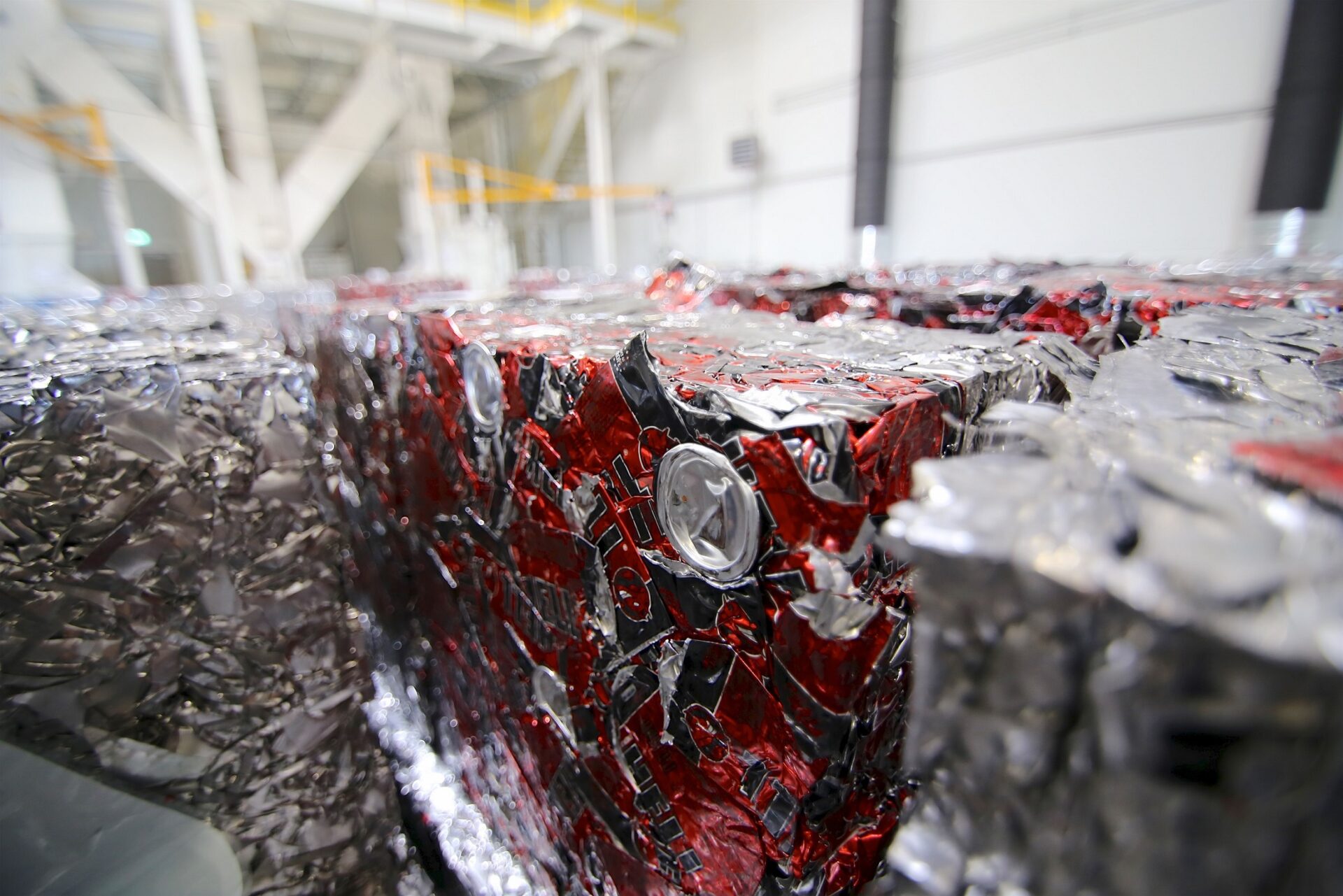 Průměrný Evropan vyprodukuje 180 kg obalového odpadu za rok, pomoct by mohlo vyšší využití snadno recyklovatelných materiálů. Nejvíc trendy je hliník
