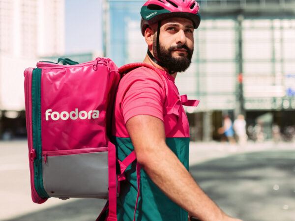 Z Dáme jídlo se stává foodora. Značka se se přebarví na růžovo, zákazníky čekají novinky