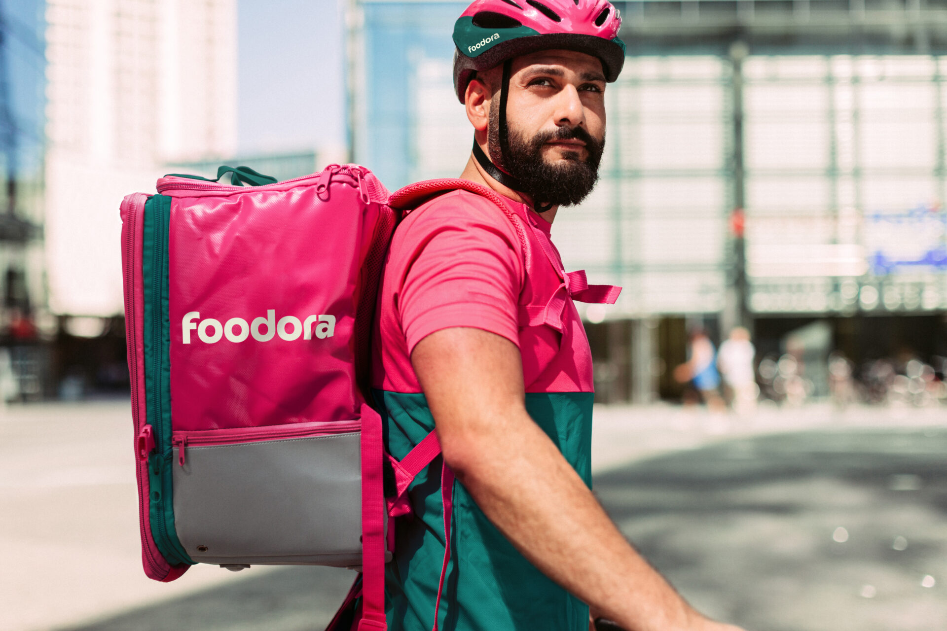 Z Dáme jídlo se stává foodora. Značka se se přebarví na růžovo, zákazníky čekají novinky