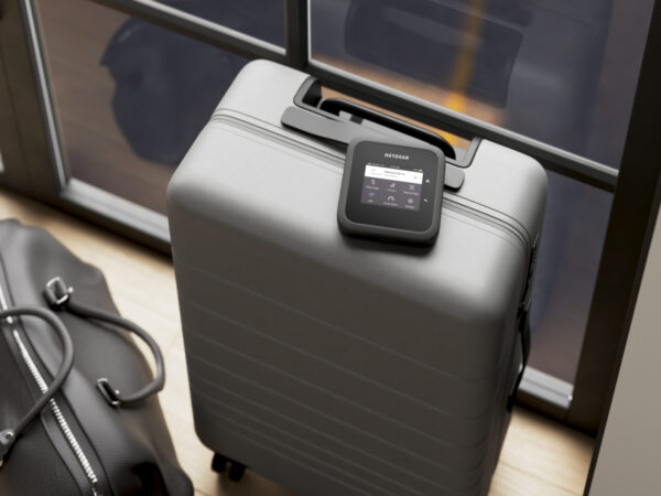 NETGEAR Nighthawk M6 Pro Mobile Hotspot:  nejrychlejší mobilní internet v přenosném zařízení velikosti dlaně