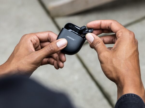 Bose vylepšuje sluchátka QuietComfort Earbuds II, nově lze využít samostatně jedno sluchátko jako mono handsfree