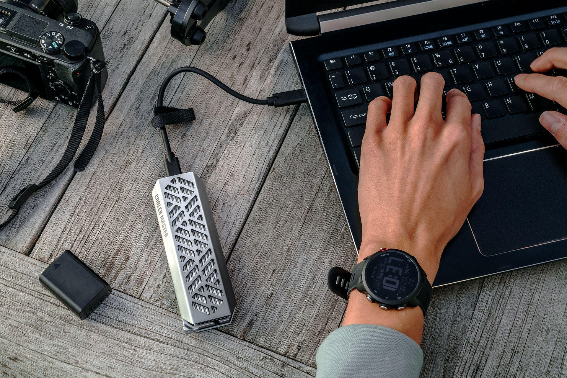 Cooler Master Oracle Air je moderní pouzdro pro M.2 SSD úložiště