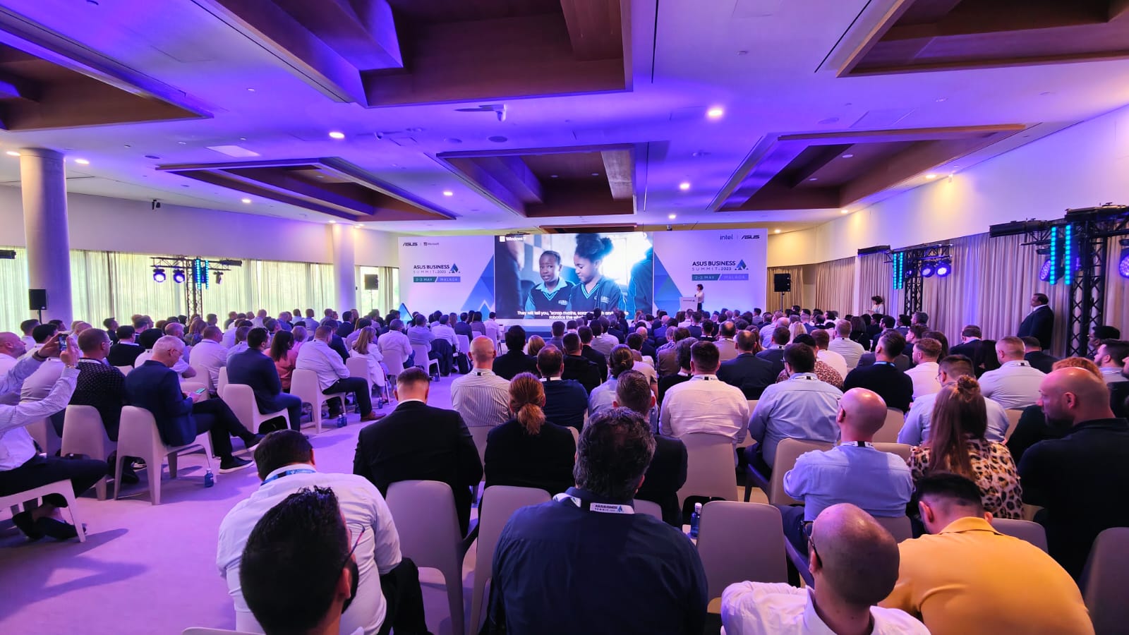 Společnost ASUS představila svou obchodní strategii a nová řešení pro firmy a vzdělávání na EMEA ASUS Business Summitu 2023 ve Španělsku