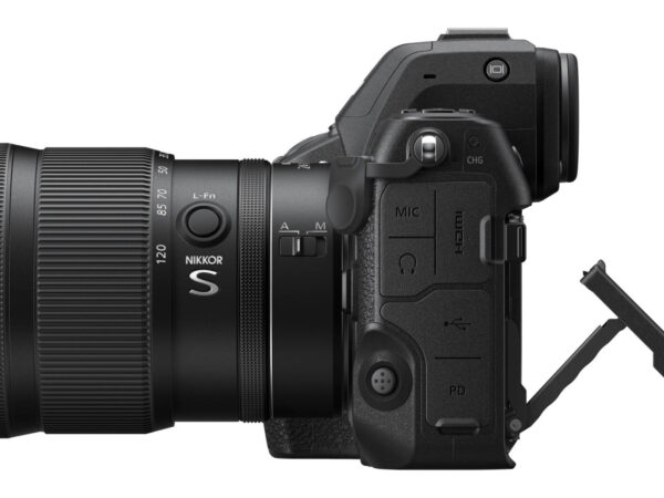 NIKON UVÁDÍ HBITÝ FOTOAPARÁT Z 8. PŘÍSTROJ SE ŠPIČKOVÝM VÝKONEM V KOMPAKTNÍM TĚLE.