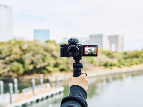 Sony představuje nejnovější ultraširokoúhlý zoomovací vlogovací fotoaparát ZV-1 II