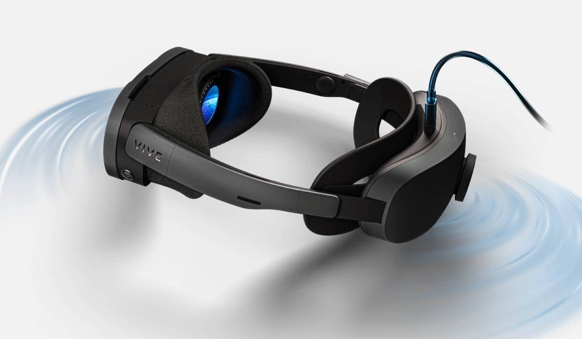 HTC VIVE XR Elite dorazil na pulty obchodů