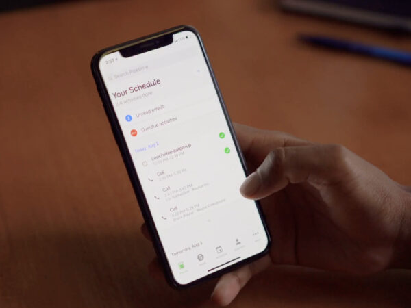 Pipedrive pomáhá obchodníkům lépe prodávat přes online hovory díky pokročilé integraci s CloudTalk a JustCall