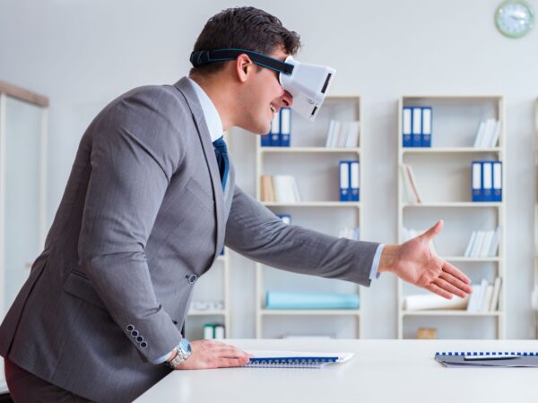 Pracovní pohovory budoucnosti? V prvním kole uchazeče vyzpovídá virtuální náborář vytvořený umělou inteligencí