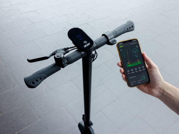 Společnost Acer představuje nové výkonné elektrokoloběžky Acer eScooter řady ES