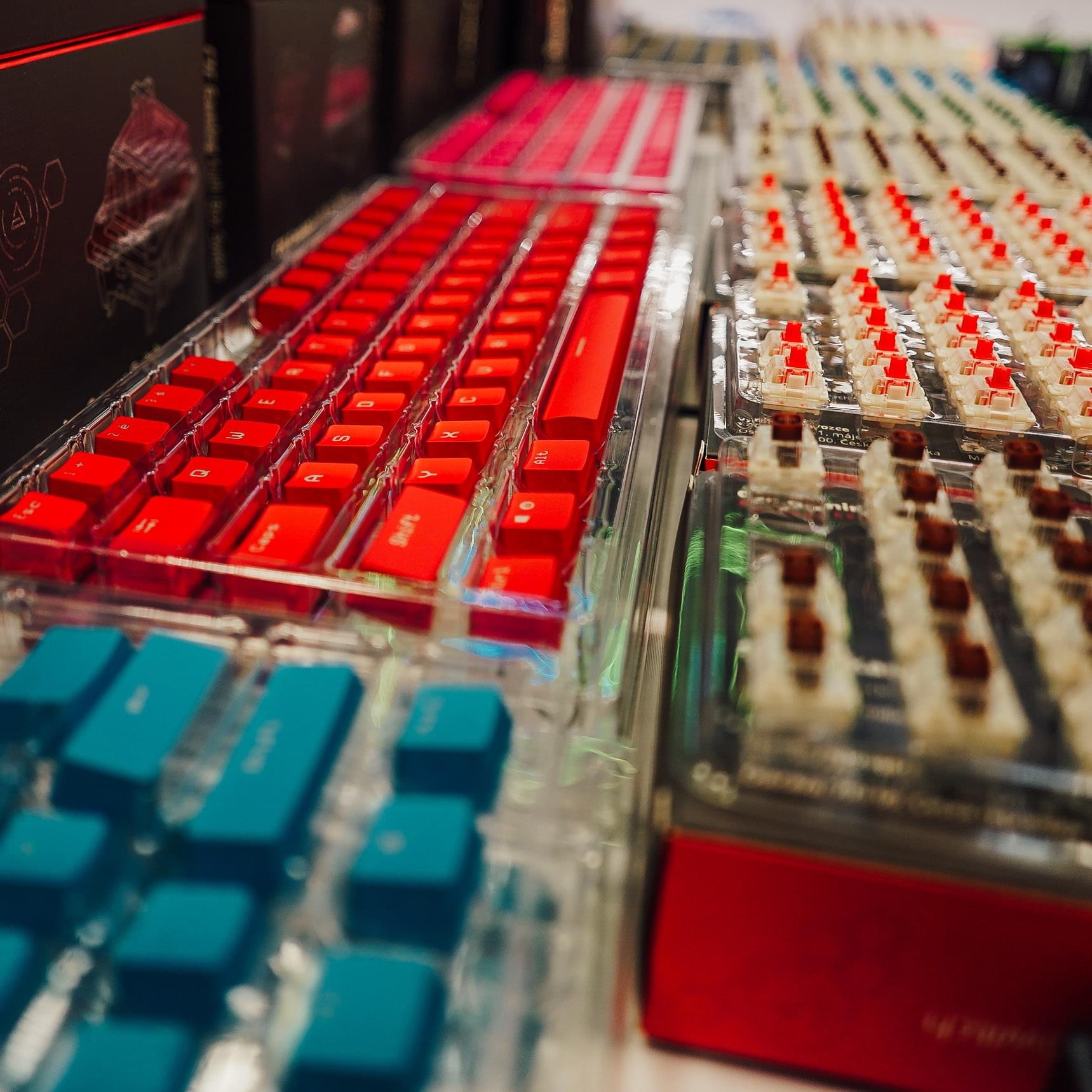 Chcete unikátní custom doplněk k počítači? Postavte si svou vlastní klávesnici z komponent CZC.Gaming