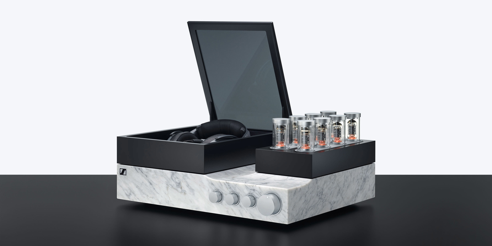 Headphones Day 2023: jedinečná příležitost slyšet sluchátka Sennheiser HE-1 za více než 1 600 000 Kč