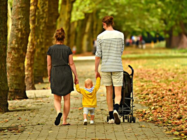 Klimatická krize ovlivňuje rozhodování rodičů o nákupech, kariéře, a dokonce o velikosti rodiny, říká studie HP