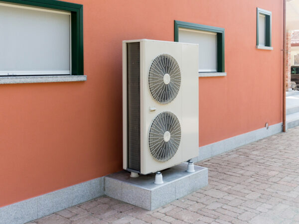 Přechod na tepelné čerpadlo? Nejvíc ušetří domácnosti s elektrokotlem, podle statistik až 80 procent
