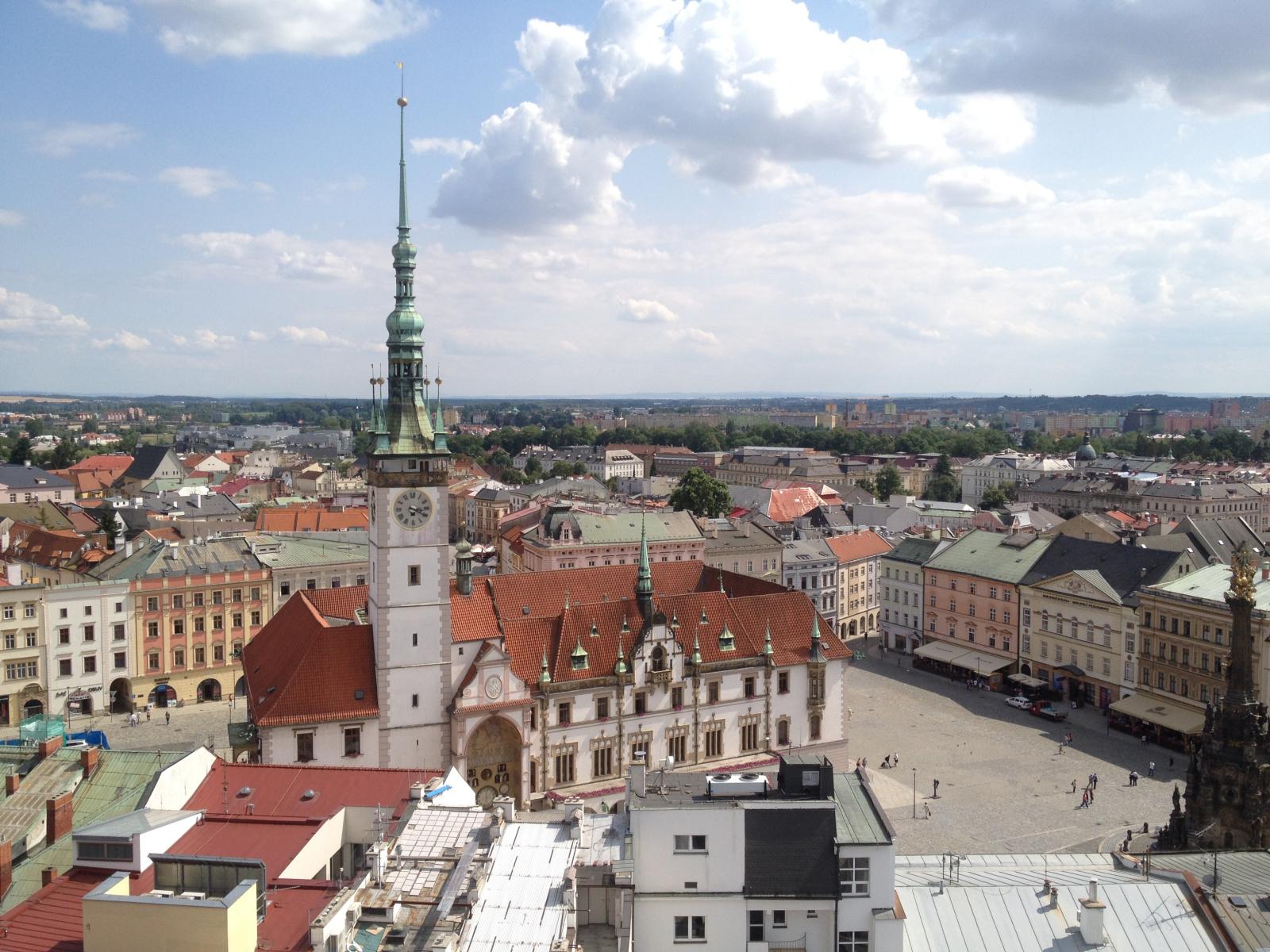 Firmy by chtěly jít do regionů, ale nemají kam