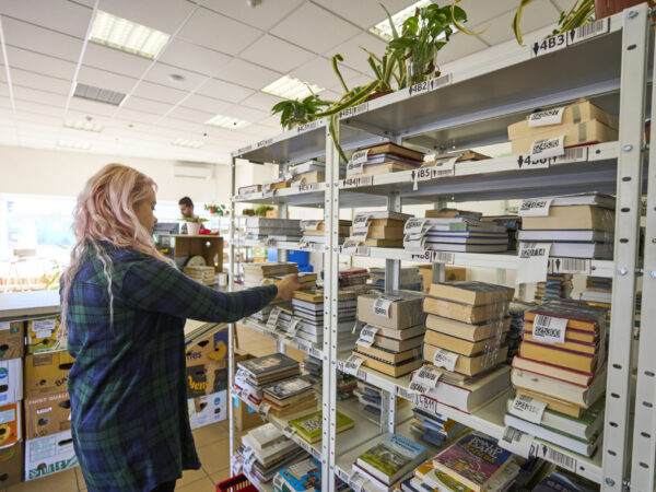 Re-commerce na vzestupu. Značkám nahrávají nízké ceny, stále ale musí pracovat na destigmatizaci zboží z druhé ruky