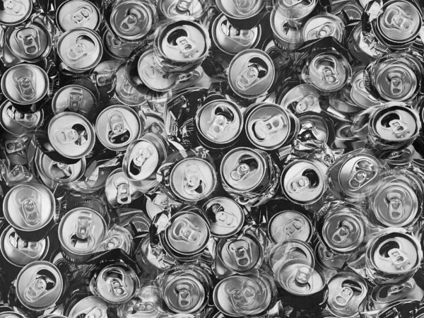 Hliník je 100% recyklovatelný, neztrácí přitom na kvalitě. Češi ho ale neumí třídit