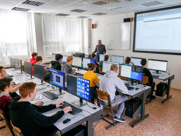 Desetinásobná převaha mužů v IT se pomalu stírá. Na ženy firmy stojí frontu