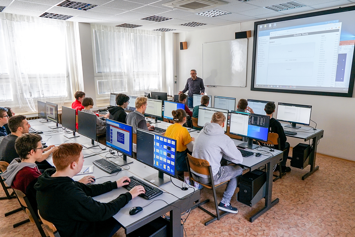 Desetinásobná převaha mužů v IT se pomalu stírá. Na ženy firmy stojí frontu