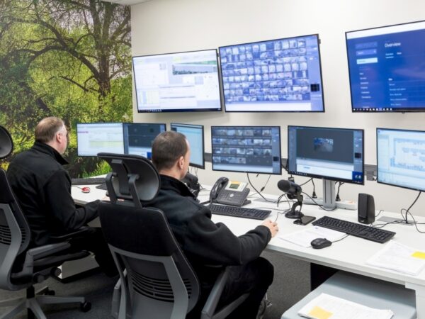 Automatická prodejna COOP v Mladé Boleslavi představuje revoluci v zabezpečení. Při nákupech asistuje umělá inteligence a vzdálený operátor 