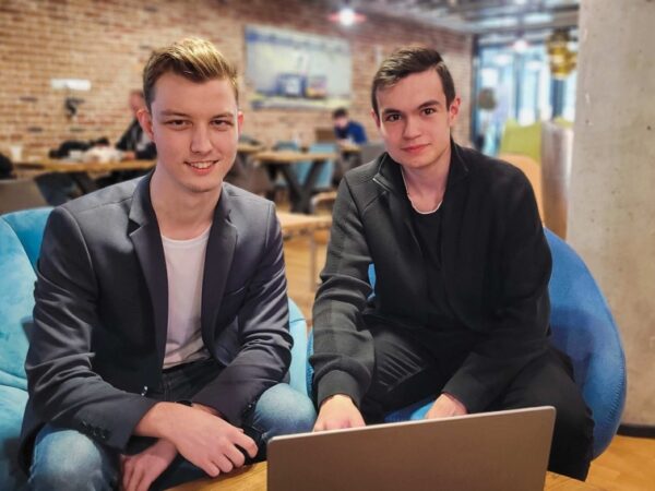 Nejdřív start-up, pak maturita. Aplikace dvou studentů změní život v činžácích